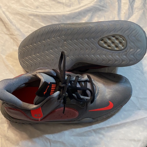 KD basketball ball shoes! Size 7 - Picture 2 of 4